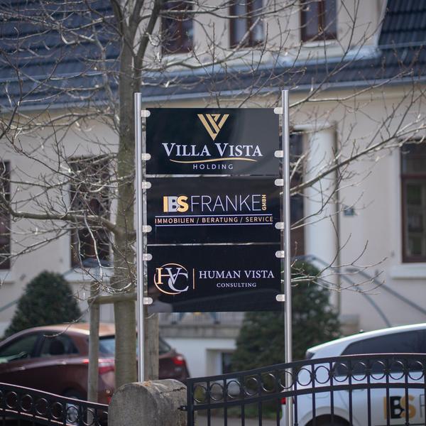 Firmenschild vor dem Büro der IBS Franke GmbH